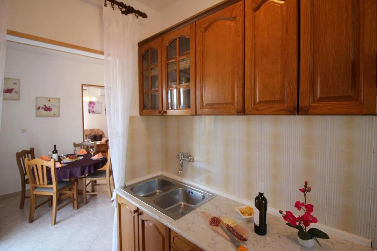 Apartment Fero With Beautiful Garden Porec Croatia