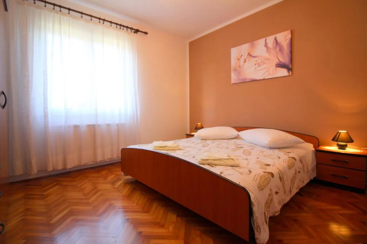 Apartment Fero With Beautiful Garden Porec