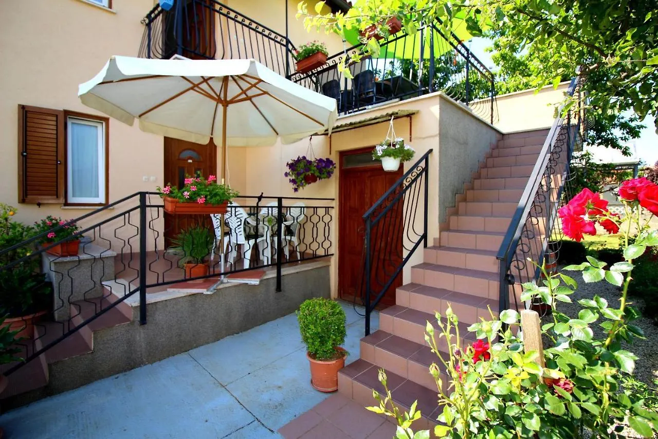 Apartment Fero With Beautiful Garden Porec