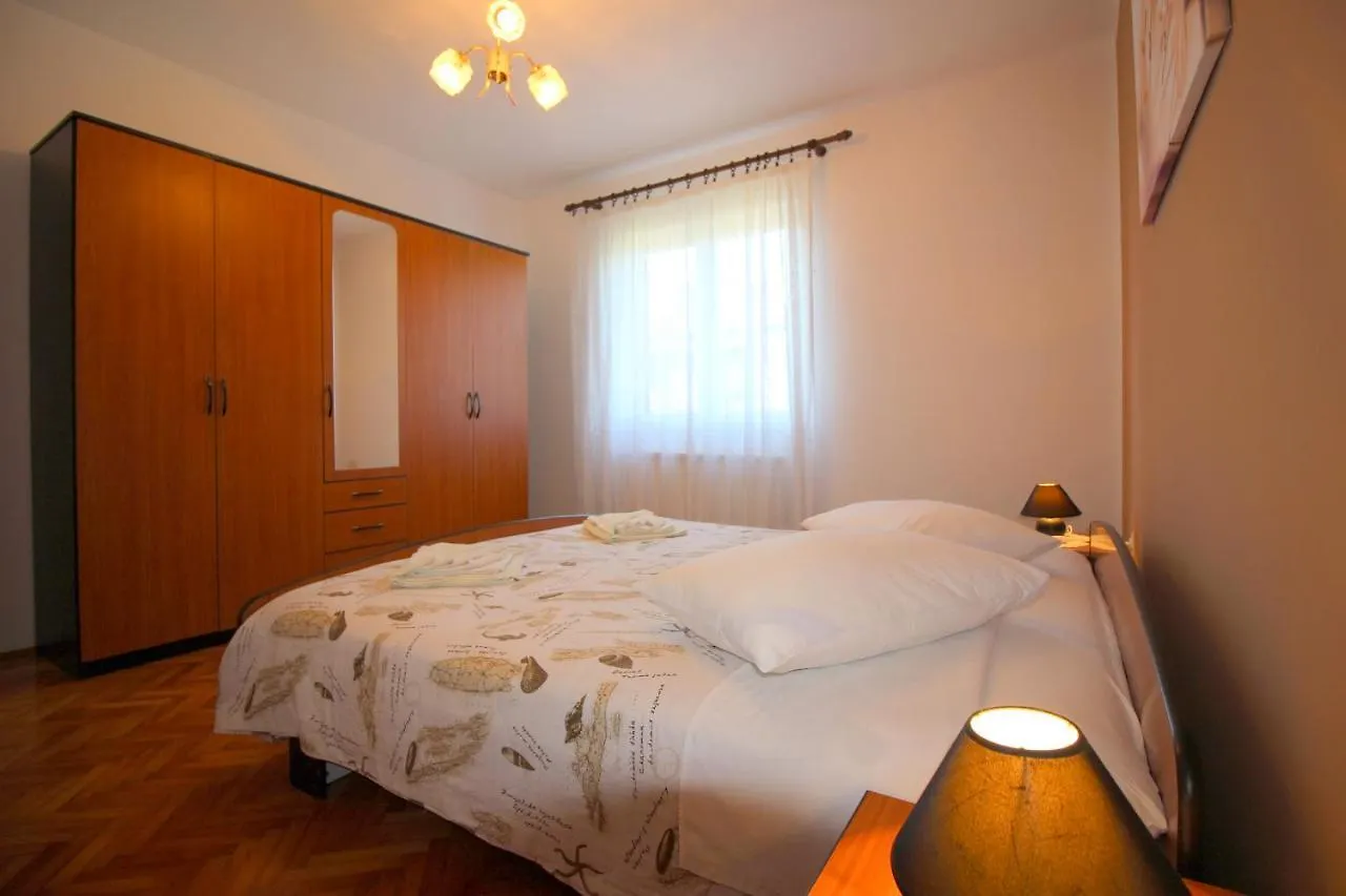 Apartment Fero With Beautiful Garden Porec