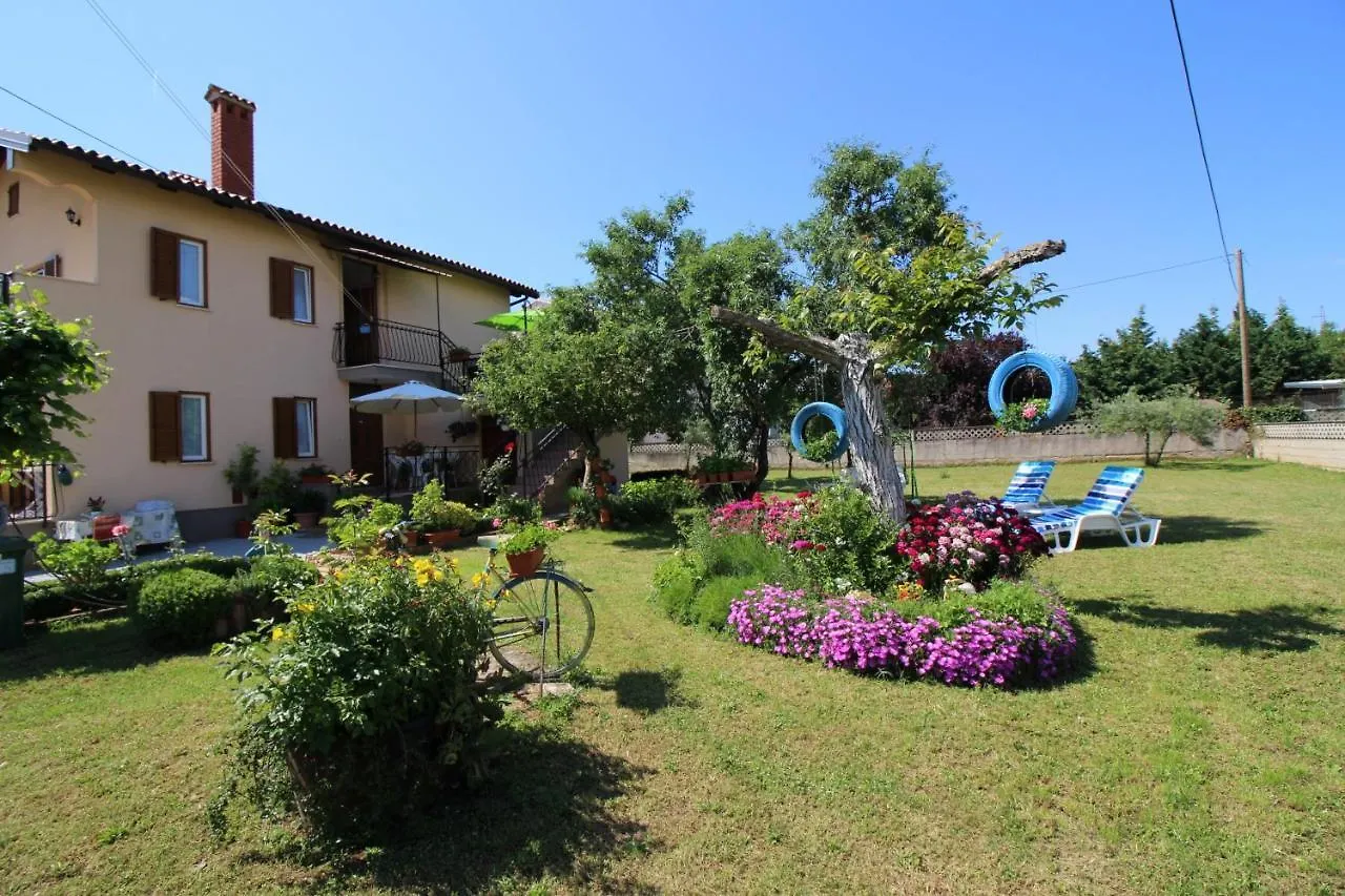Apartment Fero With Beautiful Garden Porec