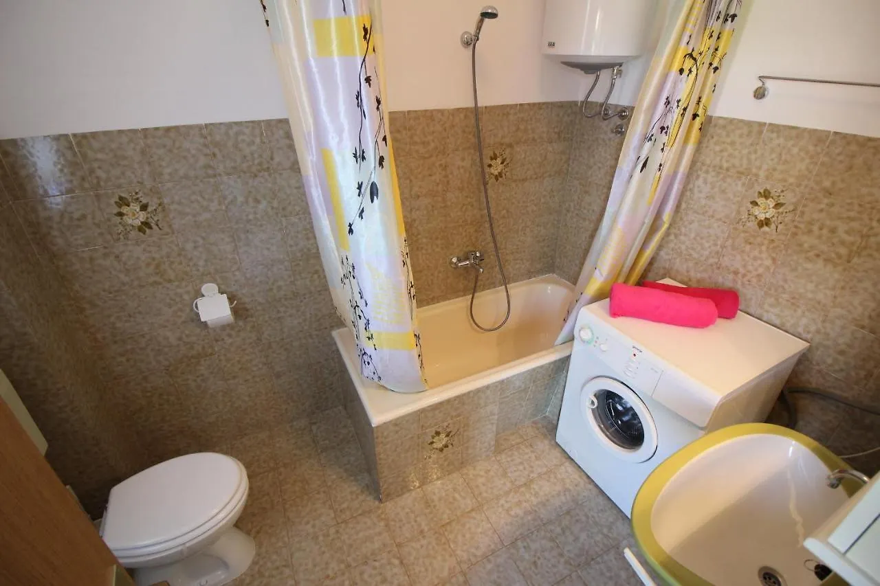 Apartment Fero With Beautiful Garden Porec