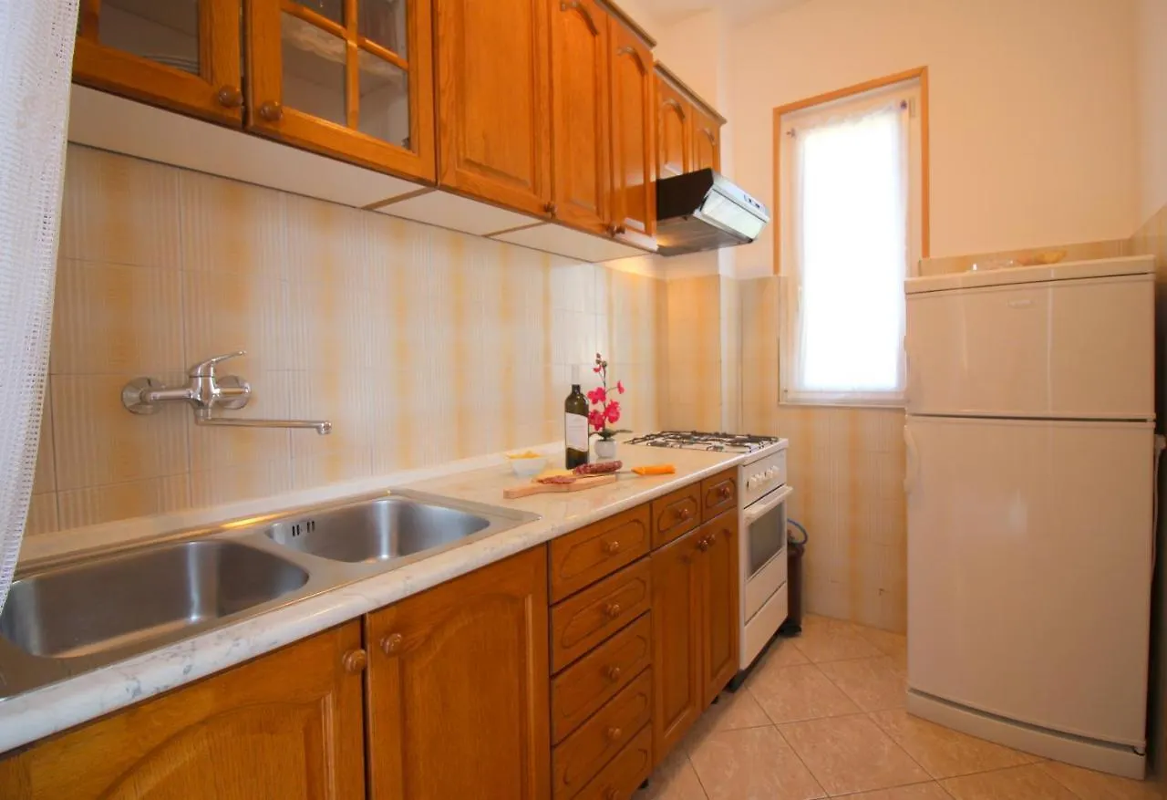 Apartment Fero With Beautiful Garden Porec Croatia