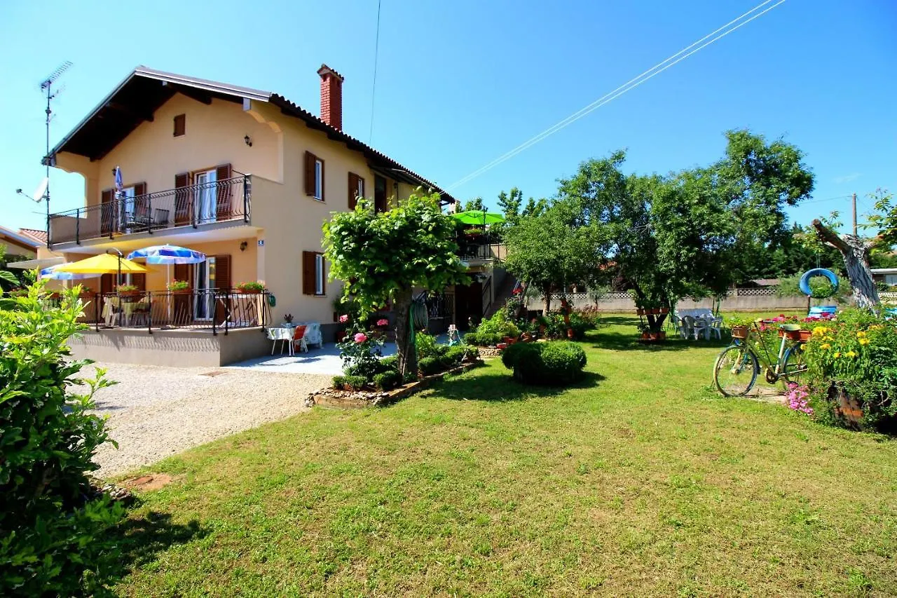Apartment Fero With Beautiful Garden Porec