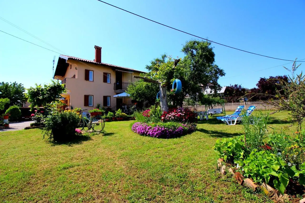 Apartment Fero With Beautiful Garden Porec