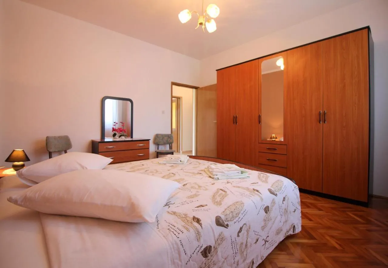 Apartment Fero With Beautiful Garden Porec