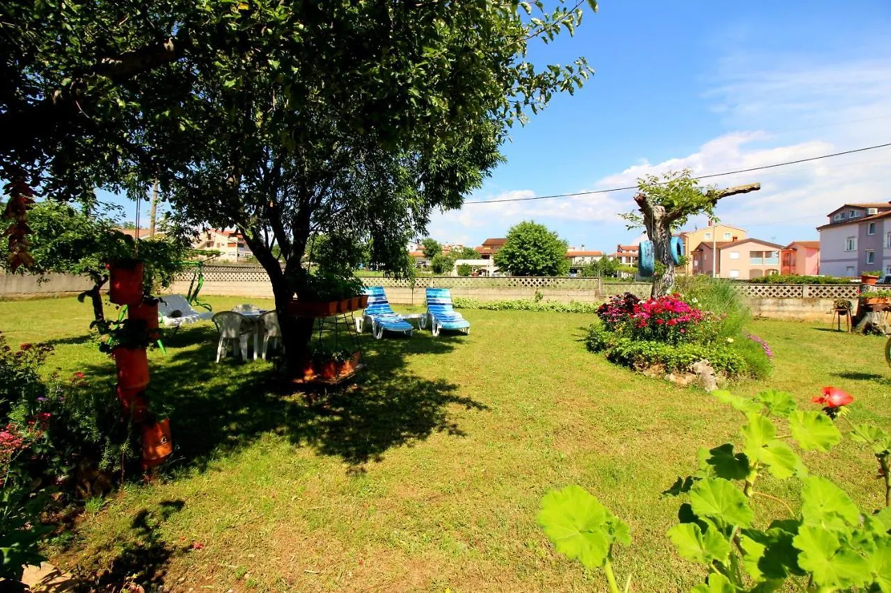 Apartment Fero With Beautiful Garden Porec