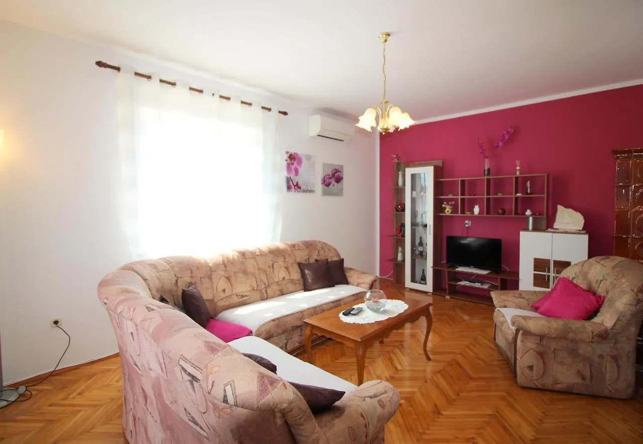 Apartment Fero With Beautiful Garden Porec